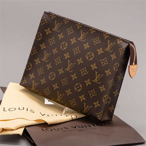 lv toiletry pouch 26|toiletry louis vuitton pouch.